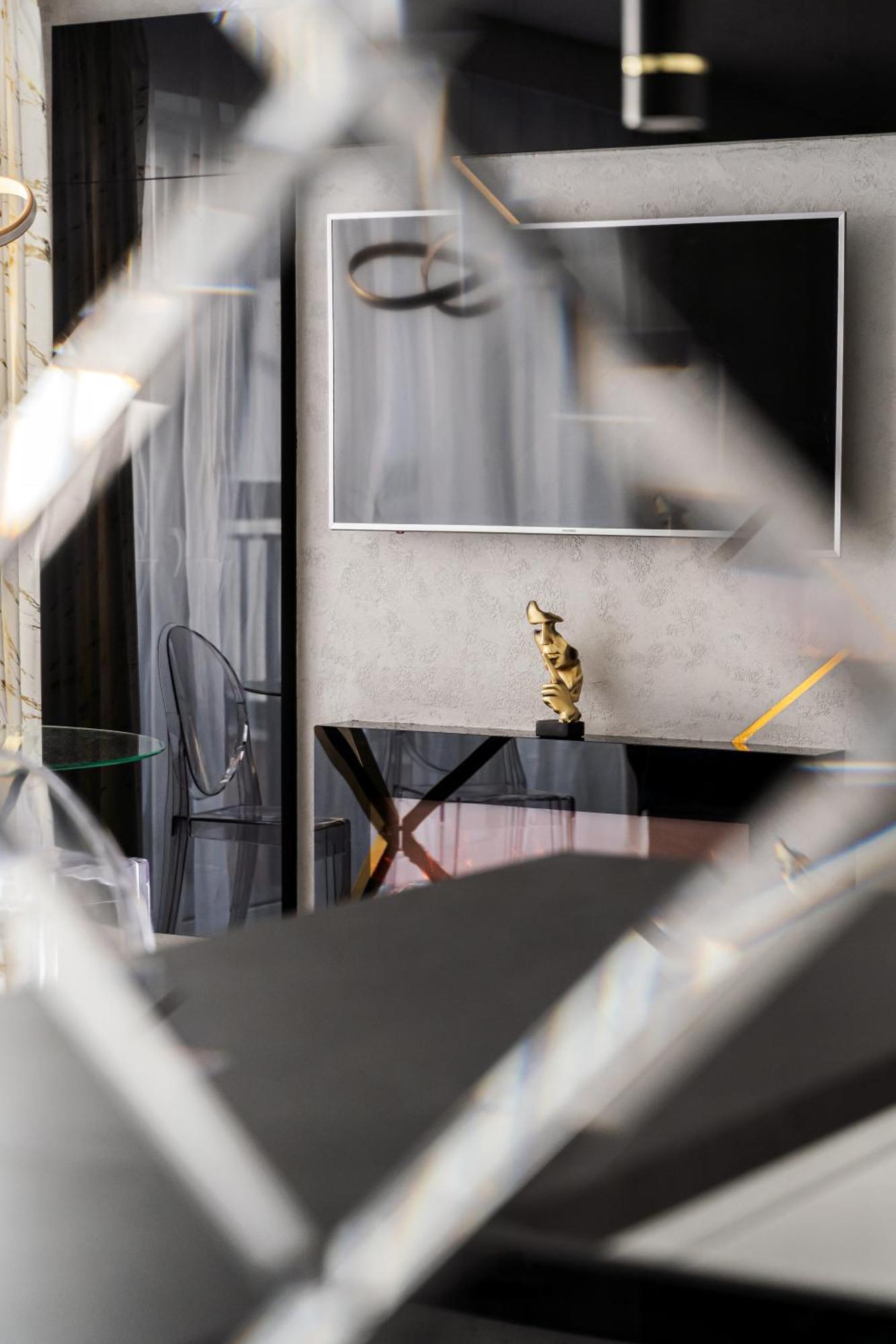 Gold Apartment *